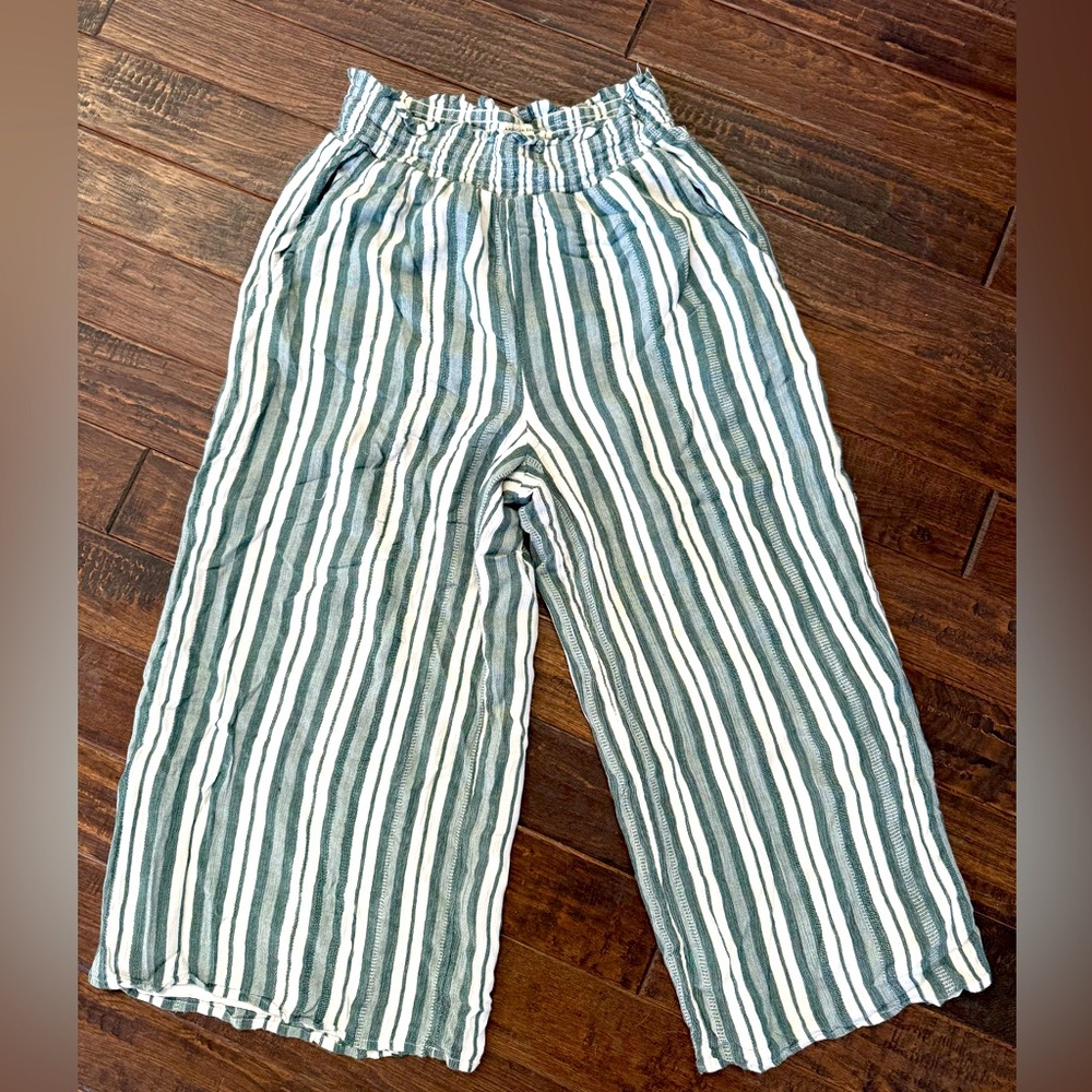 AE green stripe flowy Capri wide leg pants size medium